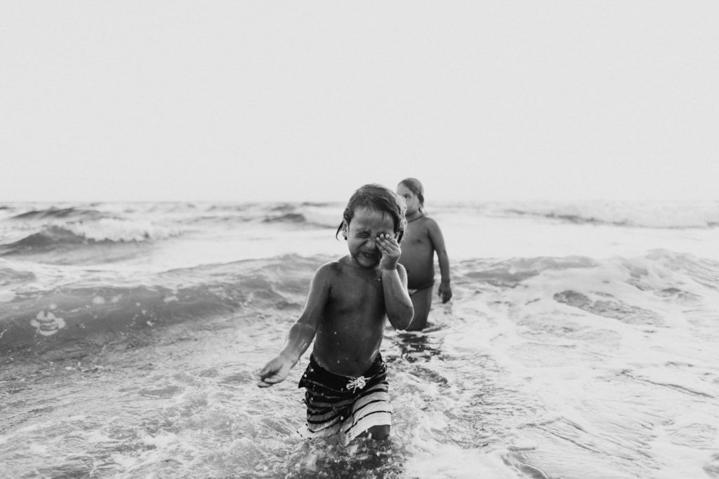 children at the sea